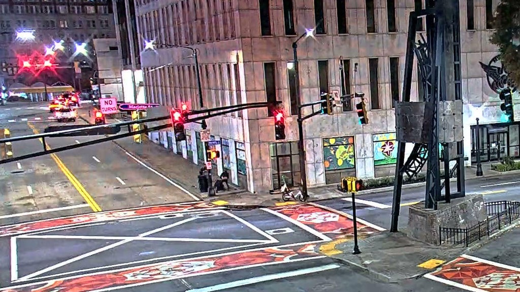 Police searching for suspects after man robbed and attacked in downtown Atlanta — Cumming Business news